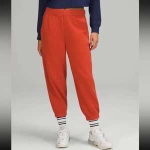 Lululemon Relaxed fit fleece High-Rise Jogger size 6
